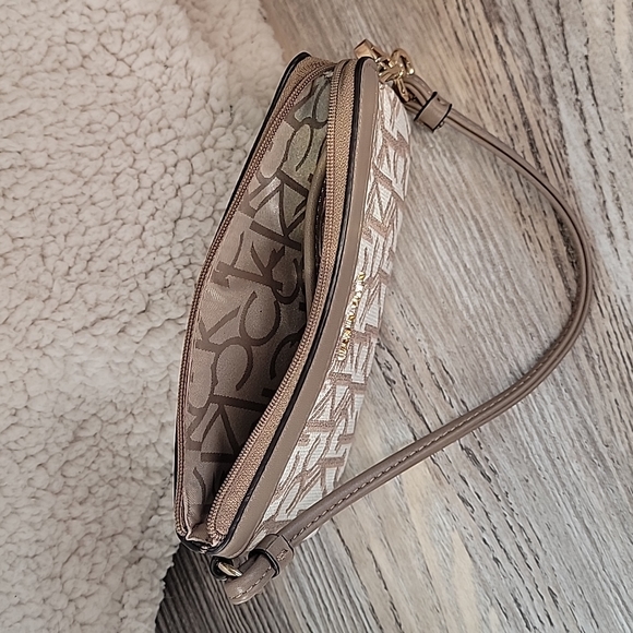 Calvin Klein Signature Wristlet - Picture 3 of 4